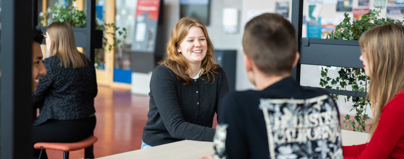 Studenter på campus