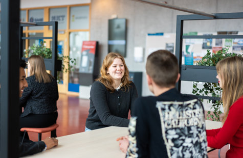 Studenter på campus